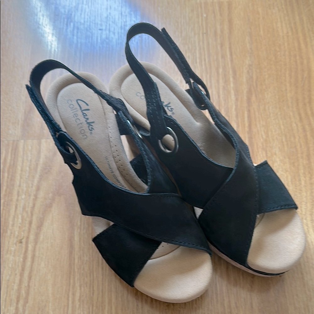 New black suede Clarks sandals sz 7